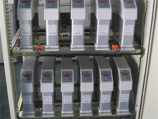 低壓開關(guān)柜內(nèi)電容器安全運(yùn)行的電流、電壓和溫度有什么要求